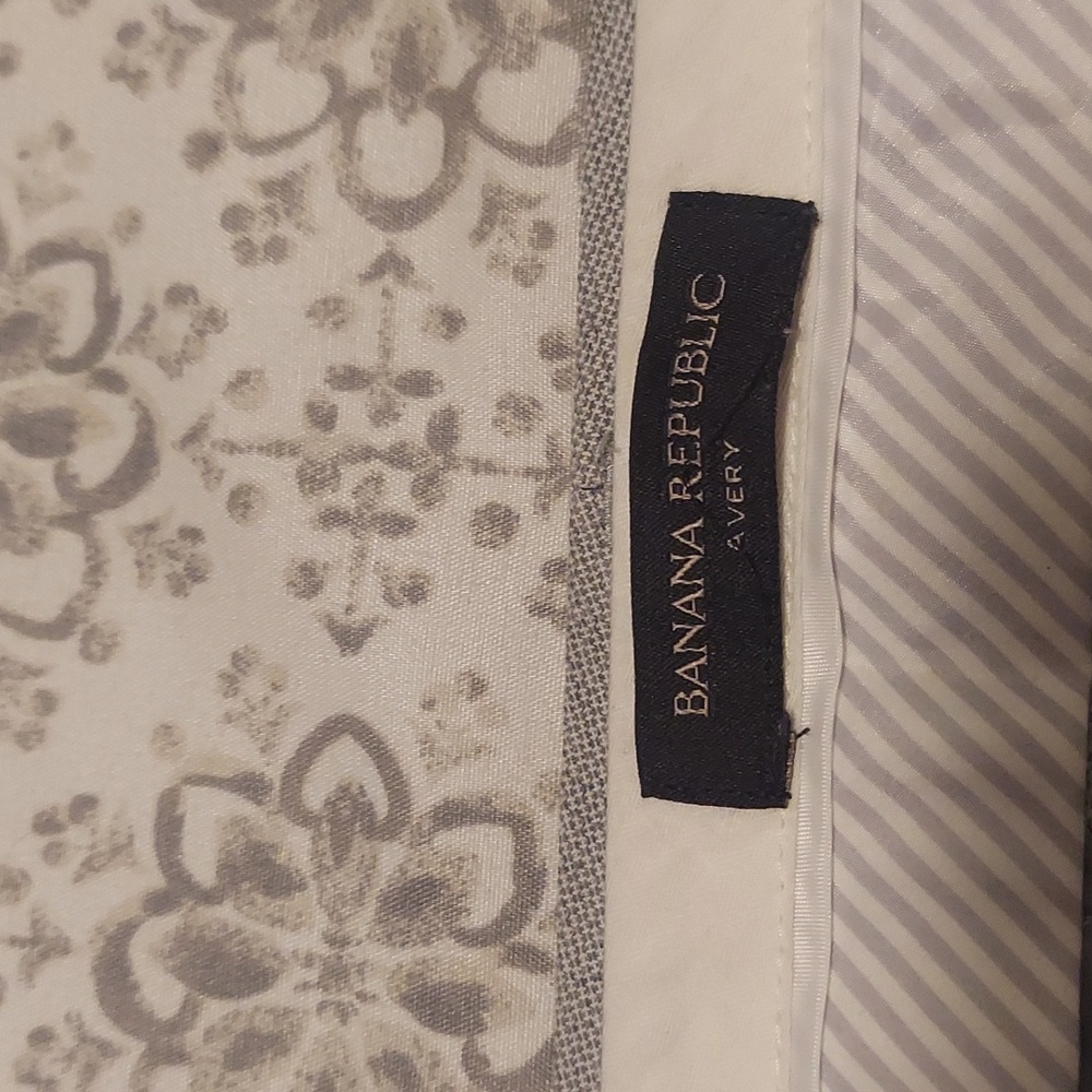 Banana Republic Ankle Gray Pants - Picture 4 of 4